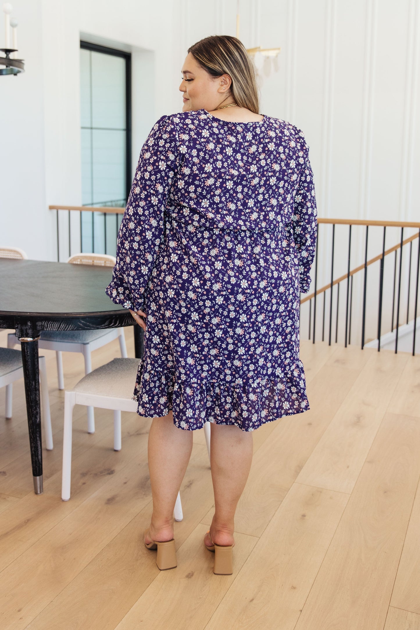 Vestido floral con cuello en V Since You've Been Gone