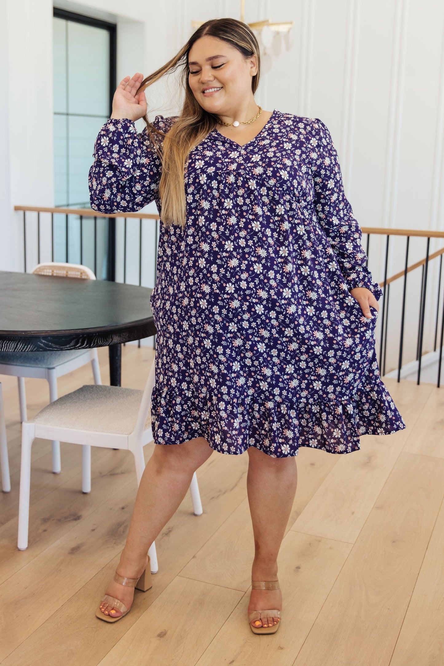 Vestido floral con cuello en V Since You've Been Gone
