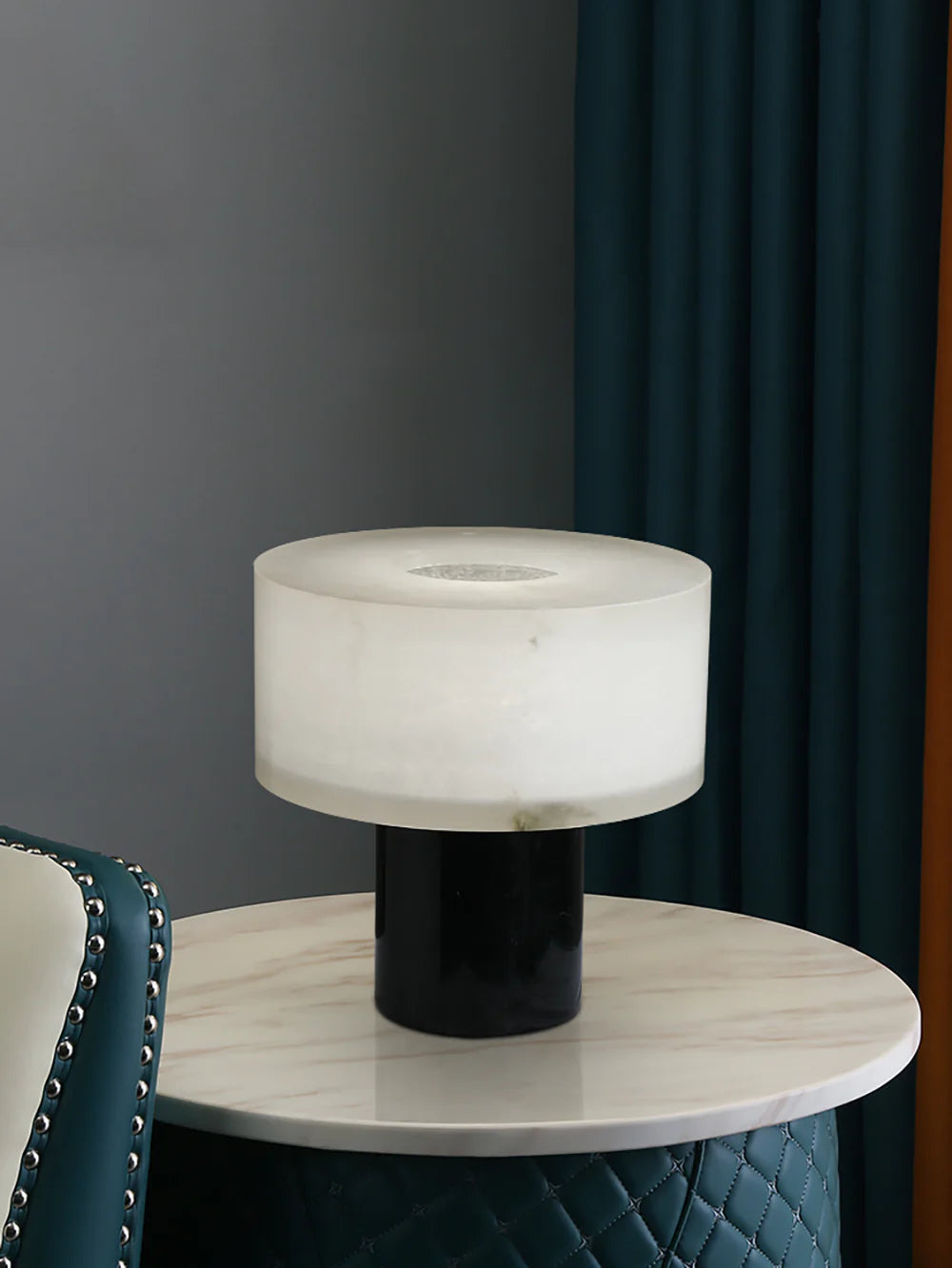 Lámpara de Mesa Pequeña de Alabastro Sólido
