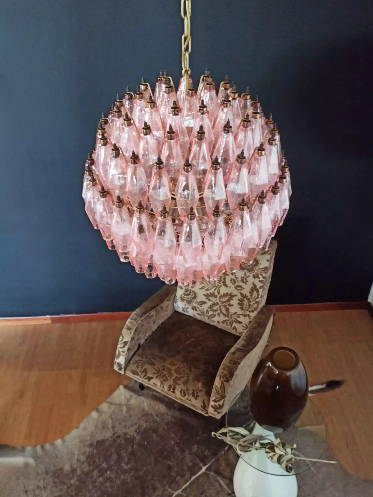 Lámpara de araña de cristal rosa de Murano con esferas poliedras