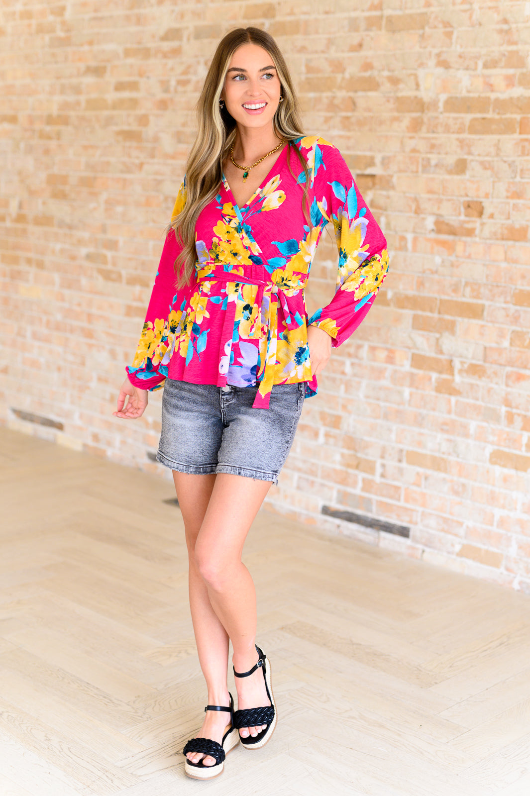 Blusa floral con cuello de pico Spring to Be Sprung