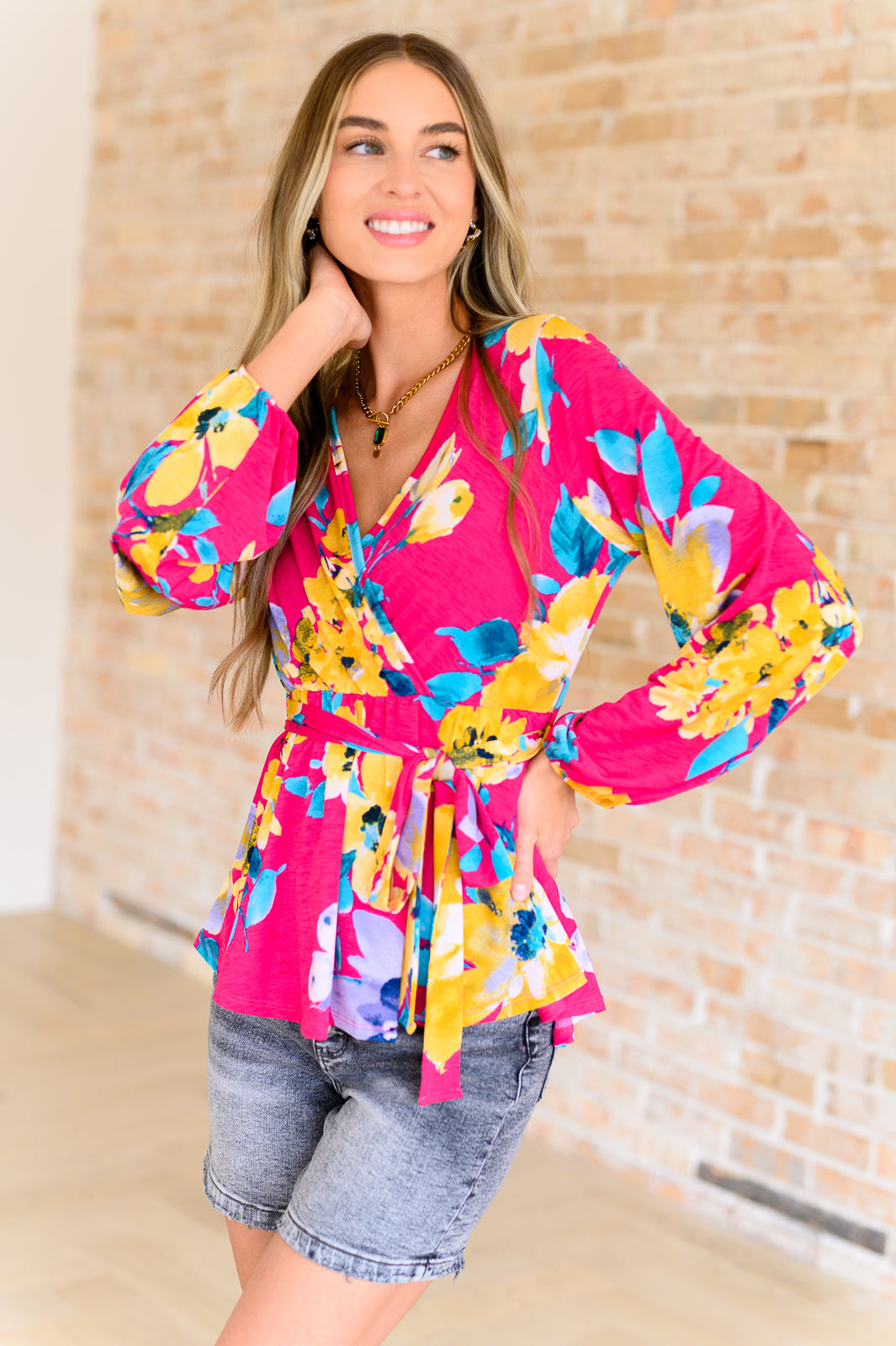 Blusa floral con cuello de pico Spring to Be Sprung