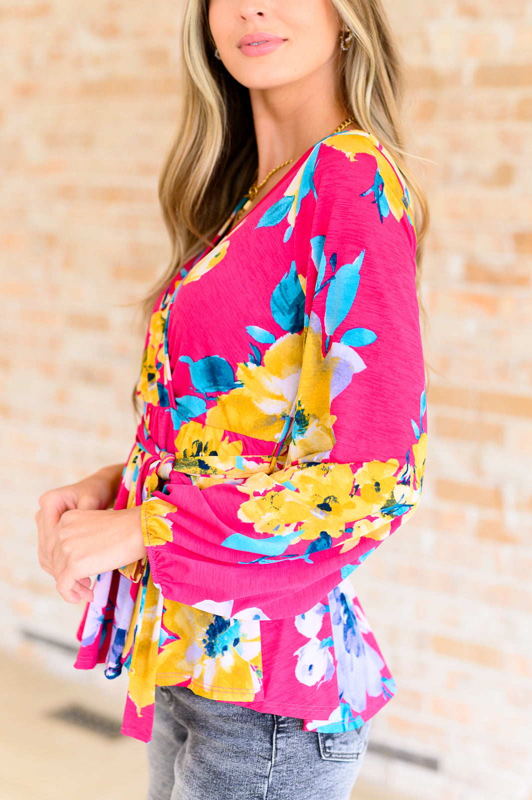 Blusa floral con cuello de pico Spring to Be Sprung