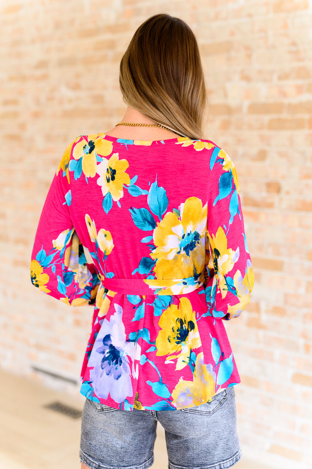 Blusa floral con cuello de pico Spring to Be Sprung