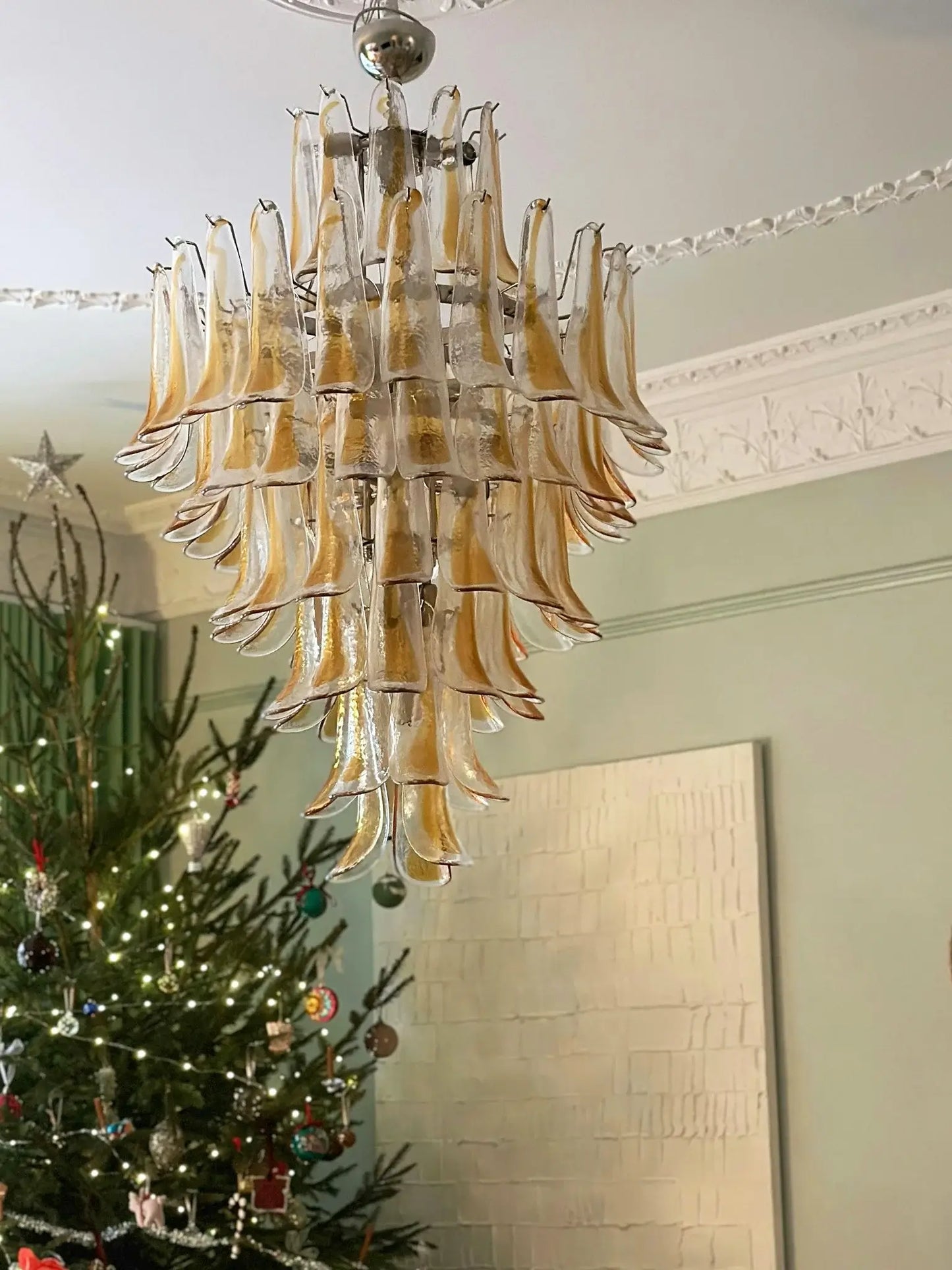 Impresionante Lámpara de Araña Murano con Pétalos de Cristal Ámbar