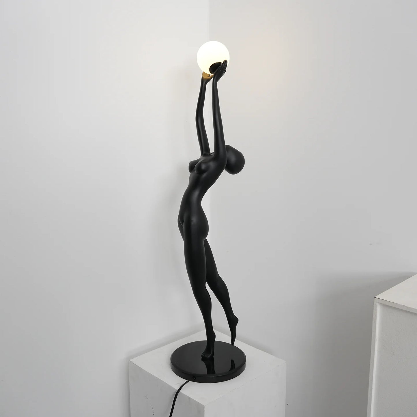 Lámpara de pie de figura Stursa Sculpture