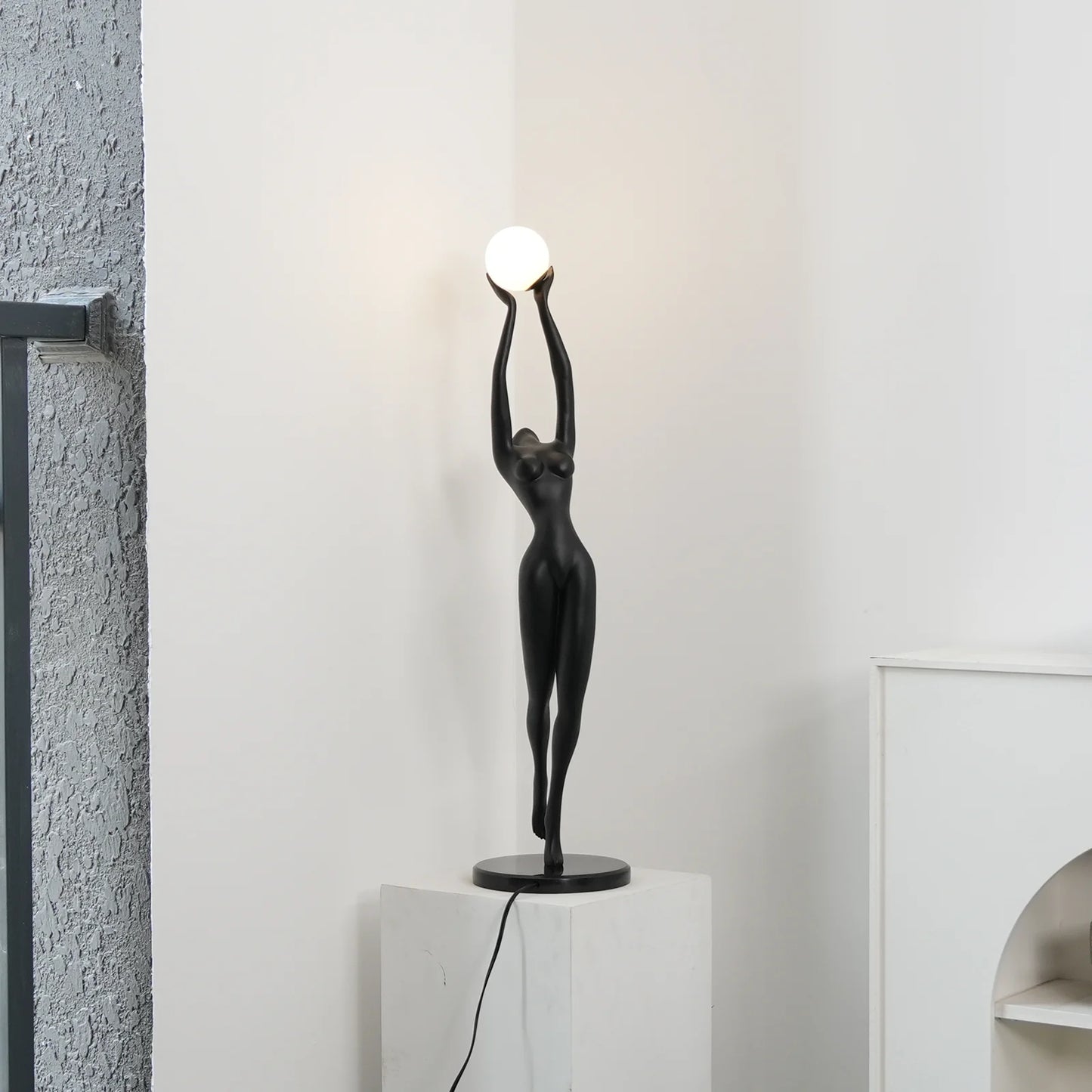 Lámpara de pie de figura Stursa Sculpture