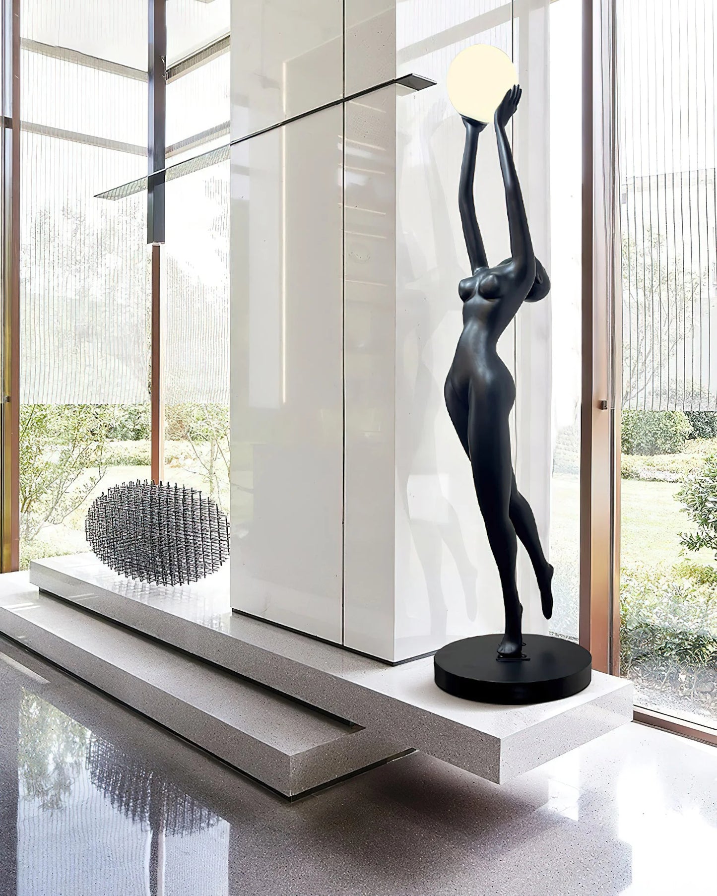 Lámpara de pie de figura Stursa Sculpture