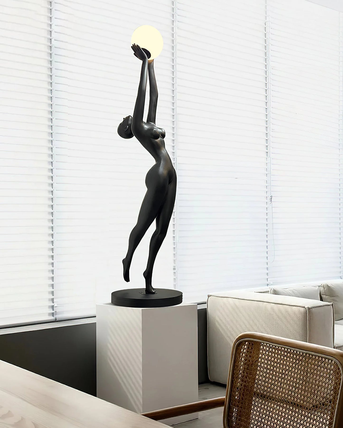 Lámpara de pie de figura Stursa Sculpture