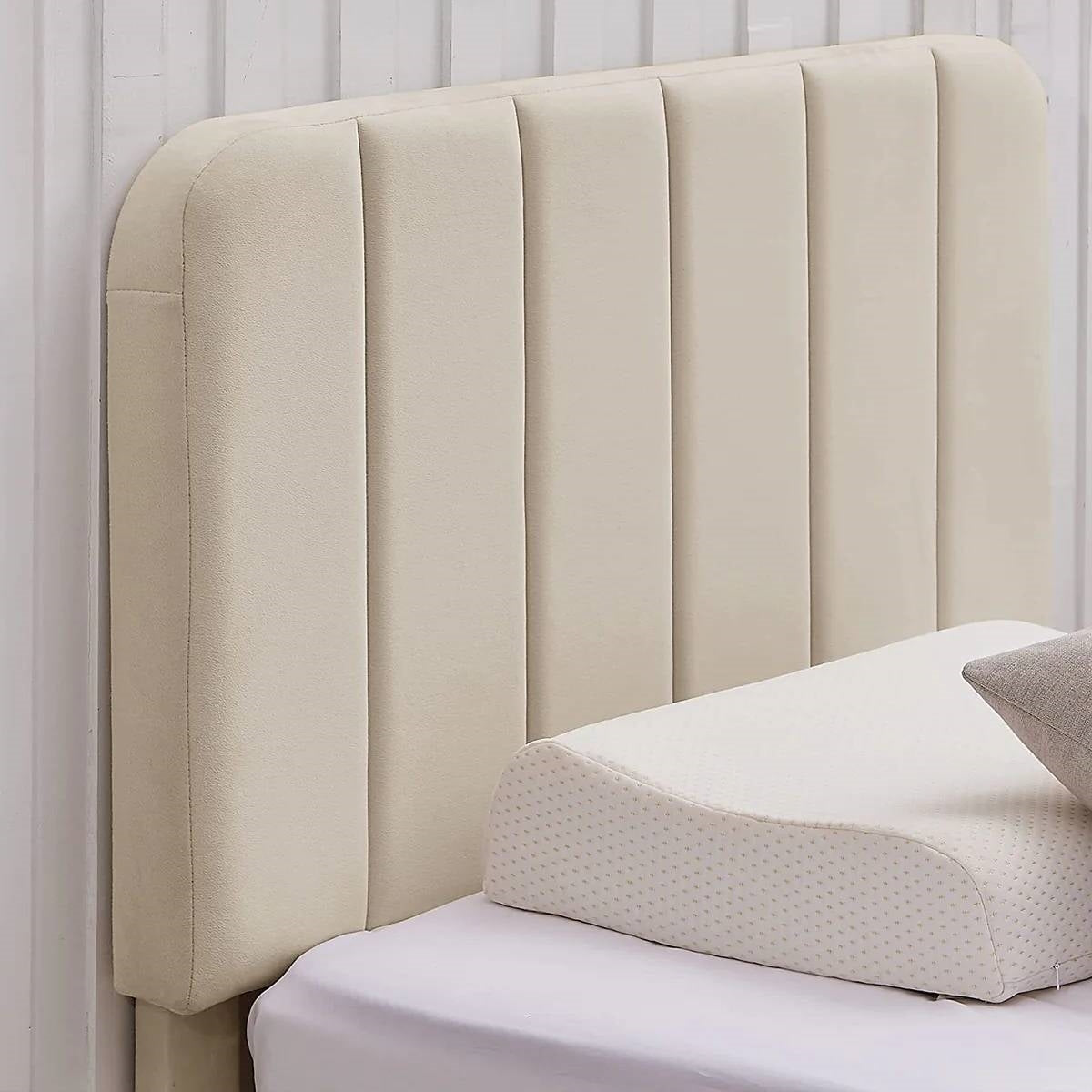 Base de cama tapizada color beige tamaño Twin con cabecero