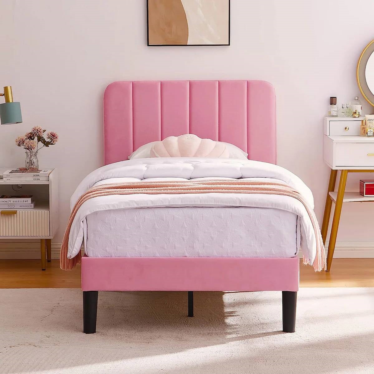 Estructura de cama de plataforma tapizada rosa tamaño Twin con cabecera