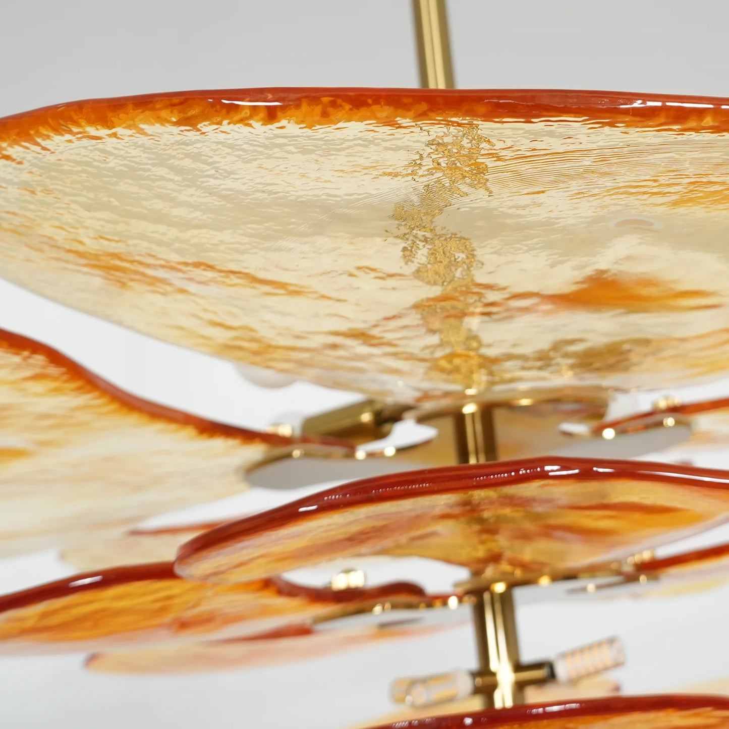 Lámpara de araña de cristal texturizado ámbar con forma de hoja
