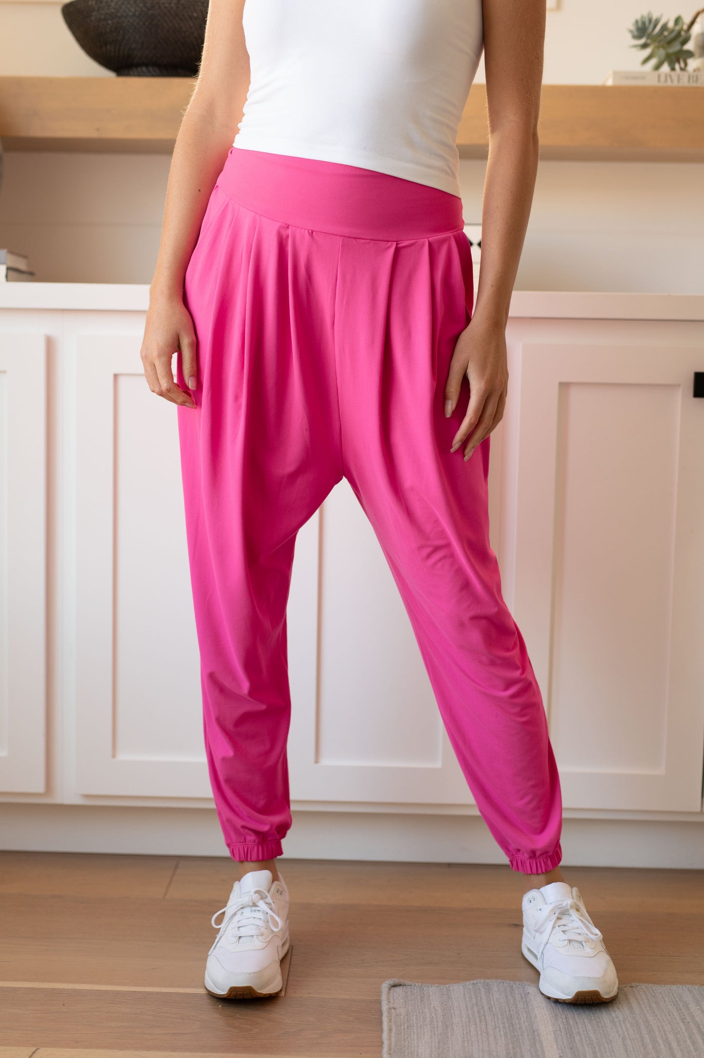 El pantalón de chándal holgado Motive en rosa intenso