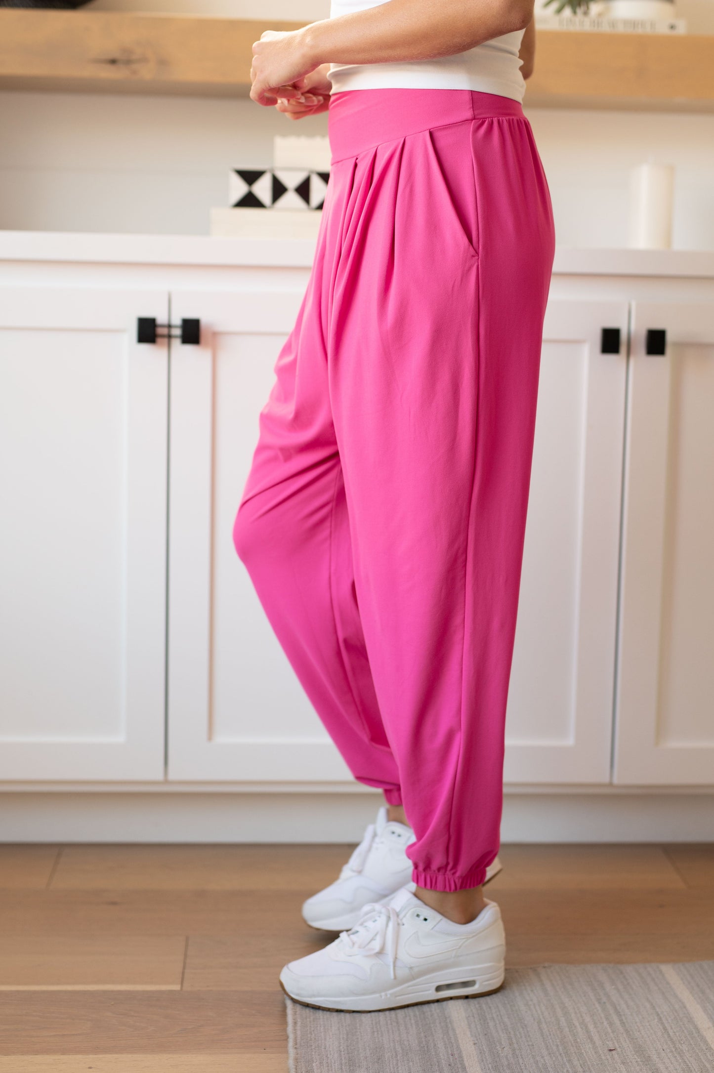 El pantalón de chándal holgado Motive en rosa intenso