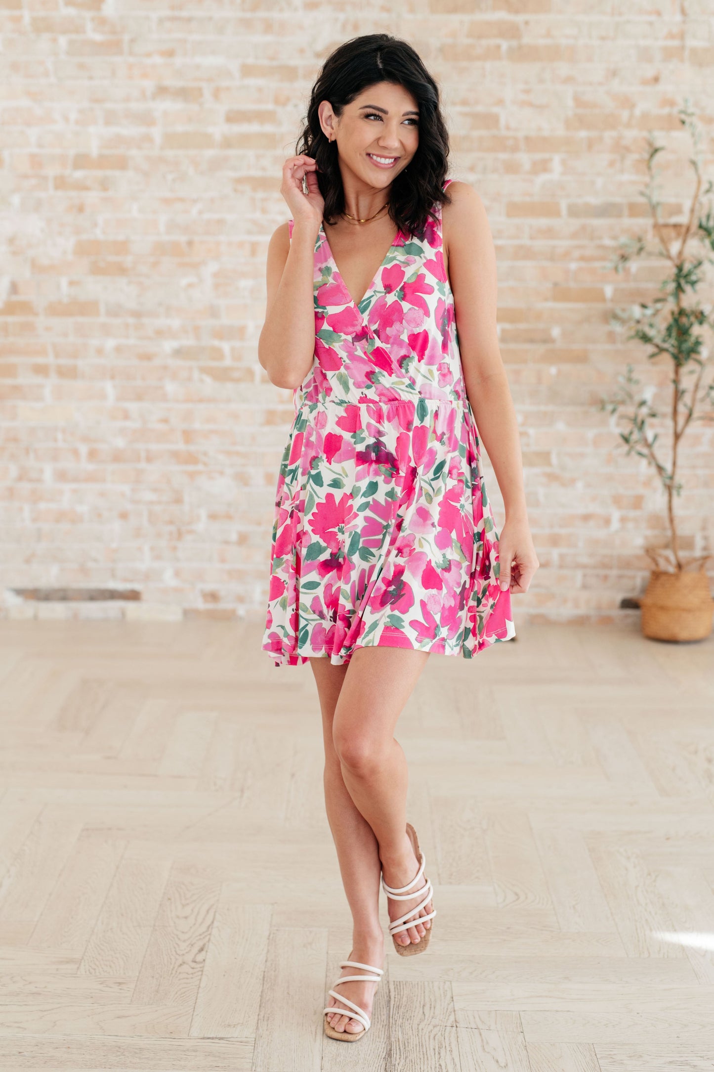 Vestido de cuello en V The Suns Been Quite Kind en rosa