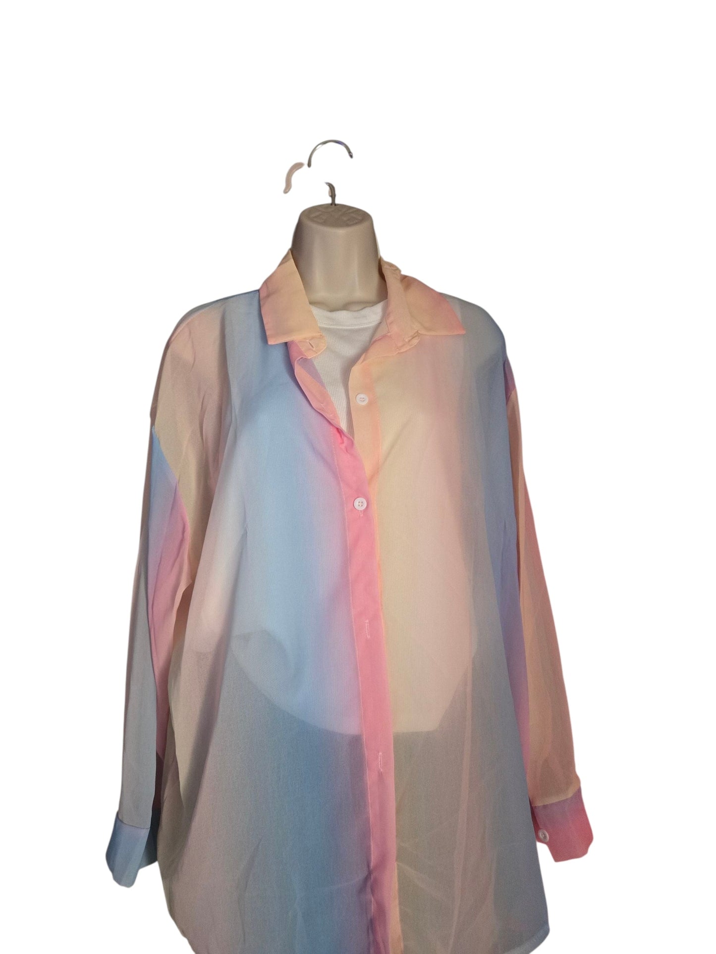 Título: Blusa Extragrande Transparente con Botones Estampado Pastel