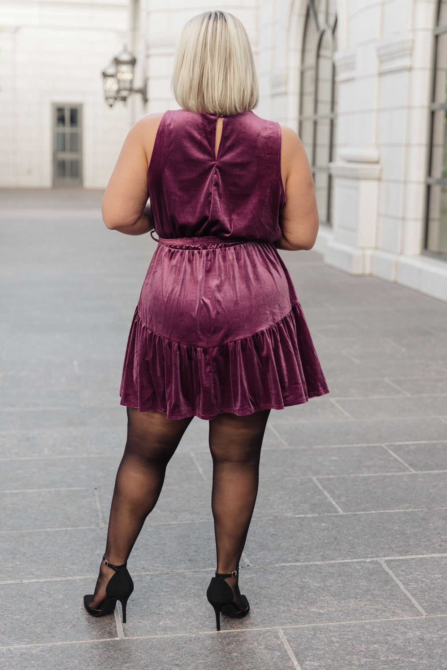 Vestido de terciopelo anudado con lazo