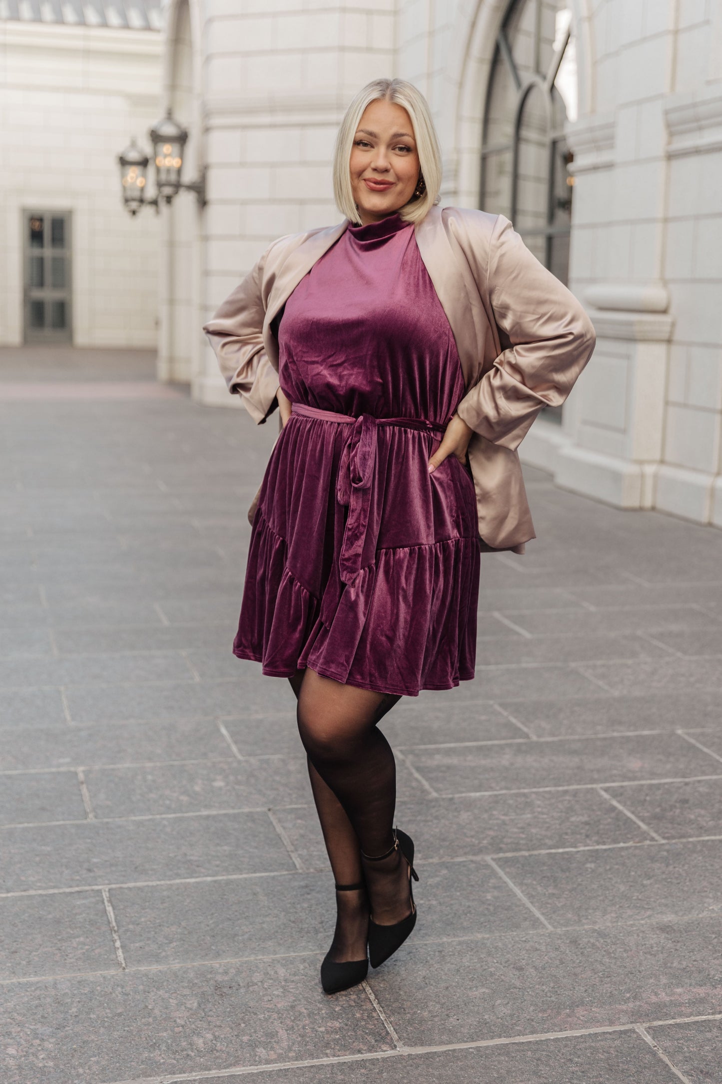 Vestido de terciopelo anudado con lazo