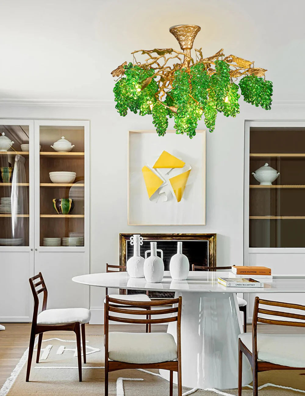 Candelabro de uvas de cristal y ramas de árbol