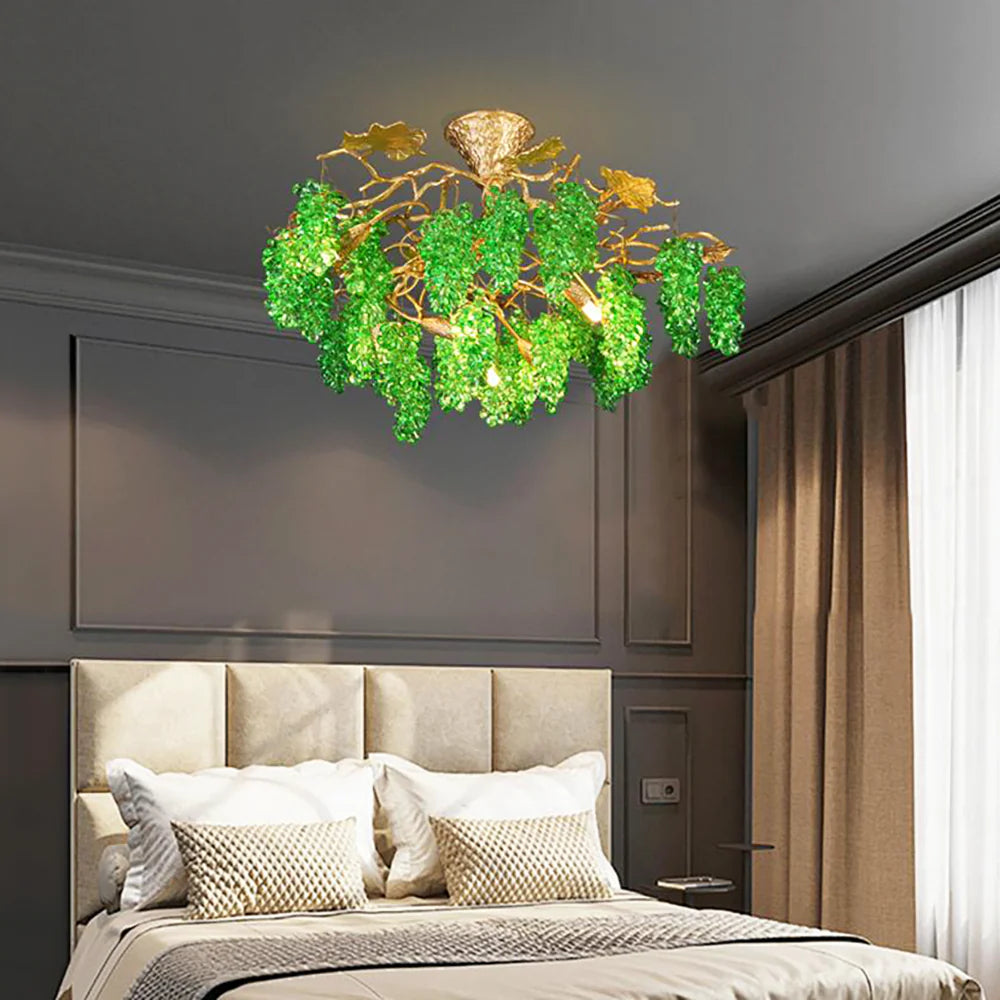 Candelabro de uvas de cristal y ramas de árbol