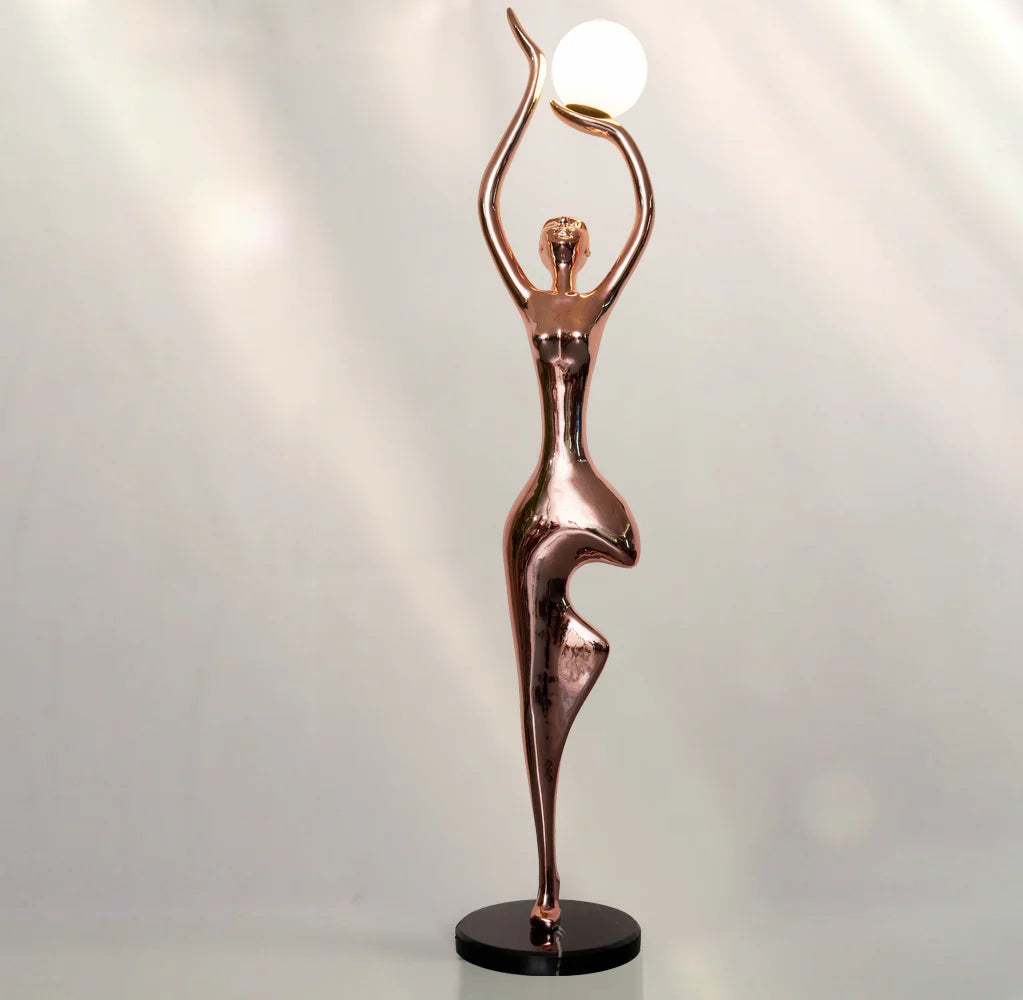 Lámpara de pie de escultura de yoga en postura del árbol