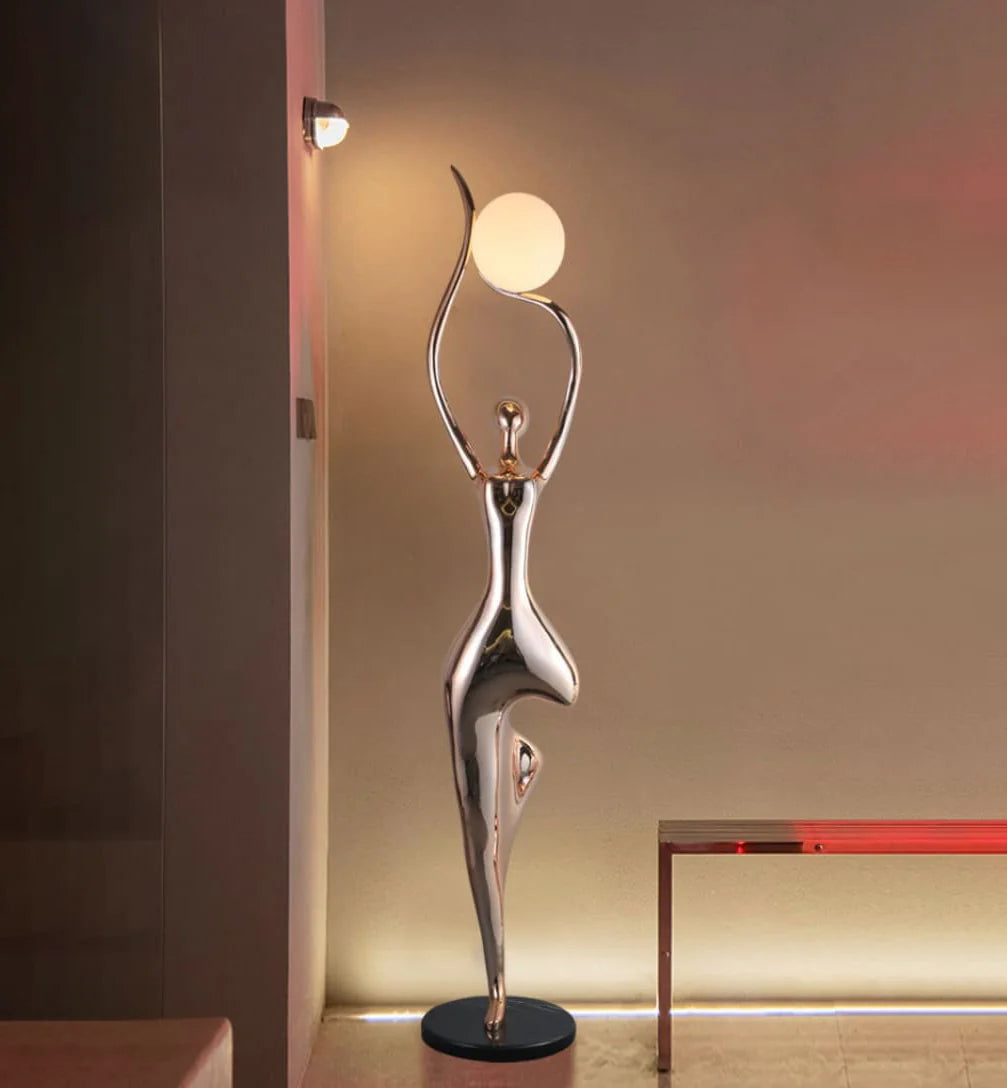 Lámpara de pie de escultura de yoga en postura del árbol