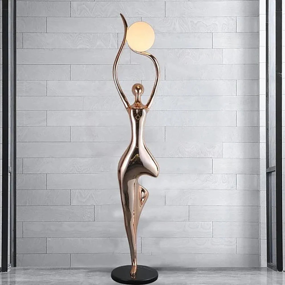 Lámpara de pie de escultura de yoga en postura del árbol