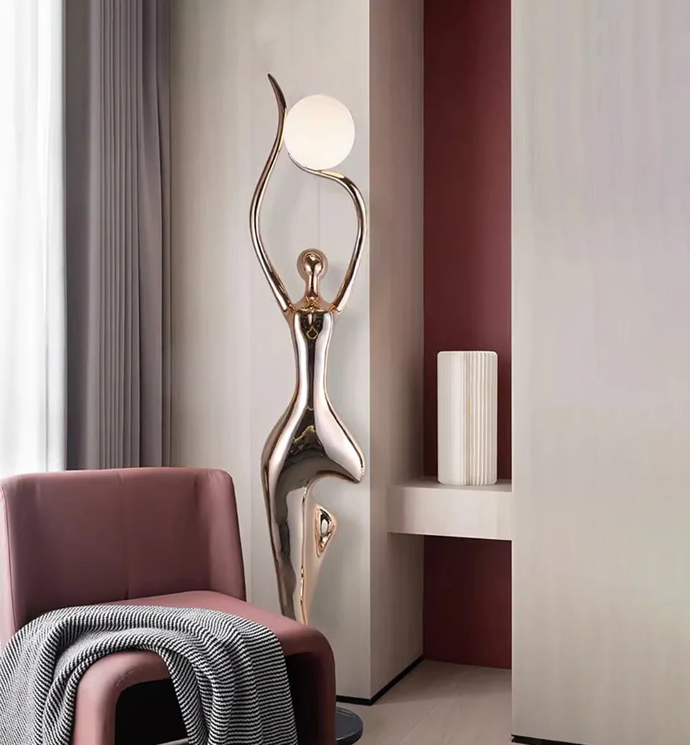 Lámpara de pie de escultura de yoga en postura del árbol
