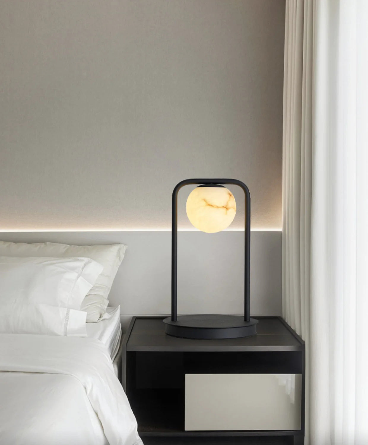 Lámpara de mesa Alabaster Tribeca negra