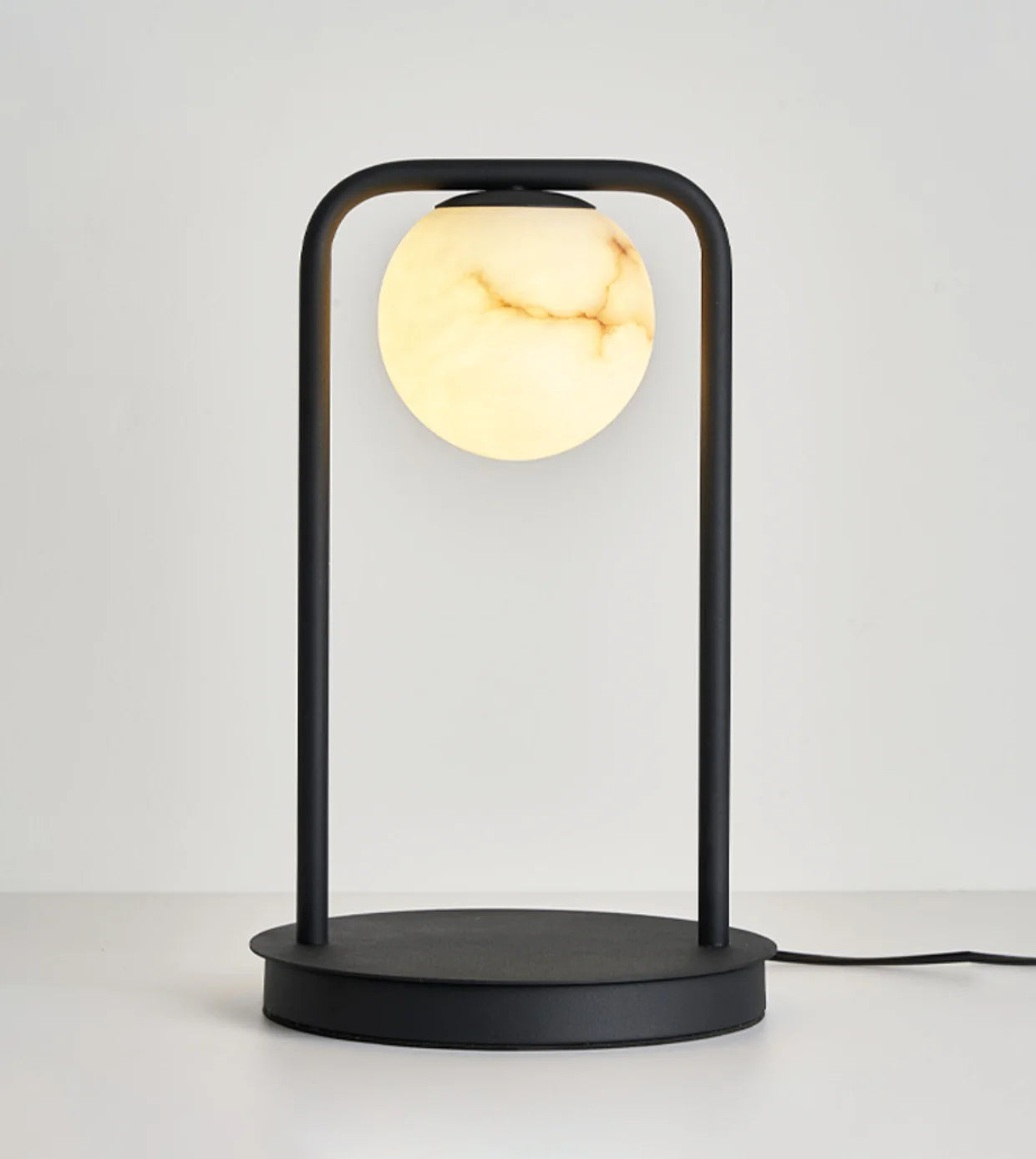 Lámpara de mesa Alabaster Tribeca negra