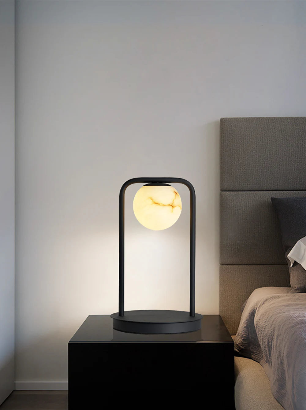 Lámpara de mesa Alabaster Tribeca negra