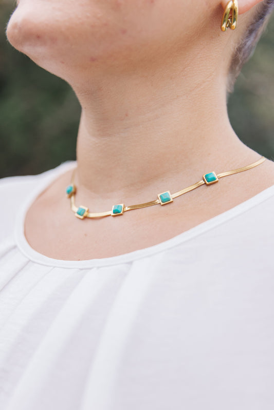 Collar de cuadrados turquesa