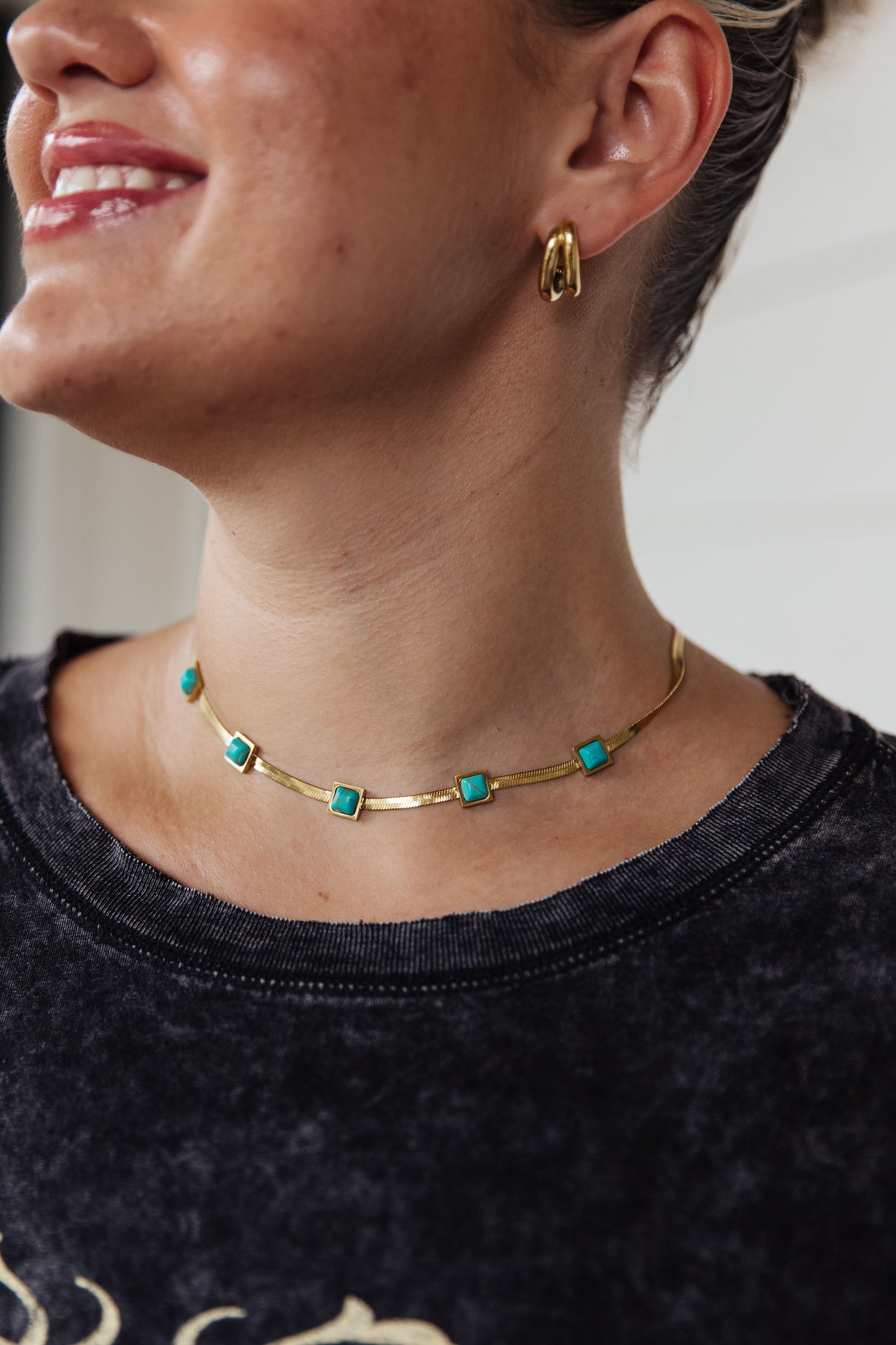 Collar de cuadrados turquesa