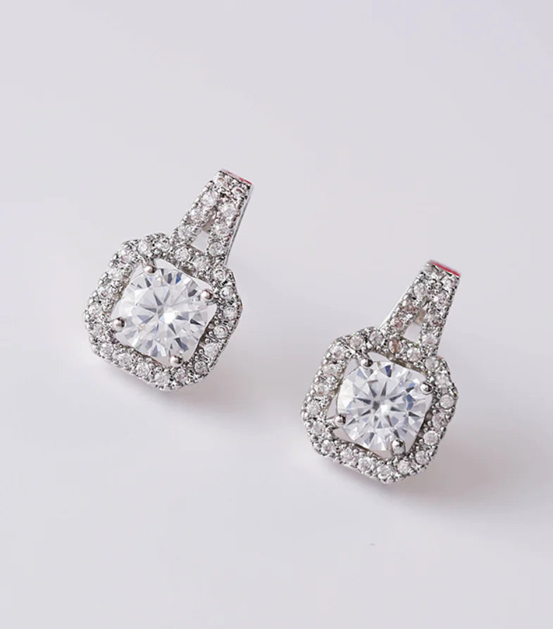 Aretes grandes de mujer con diamantes cuadrados