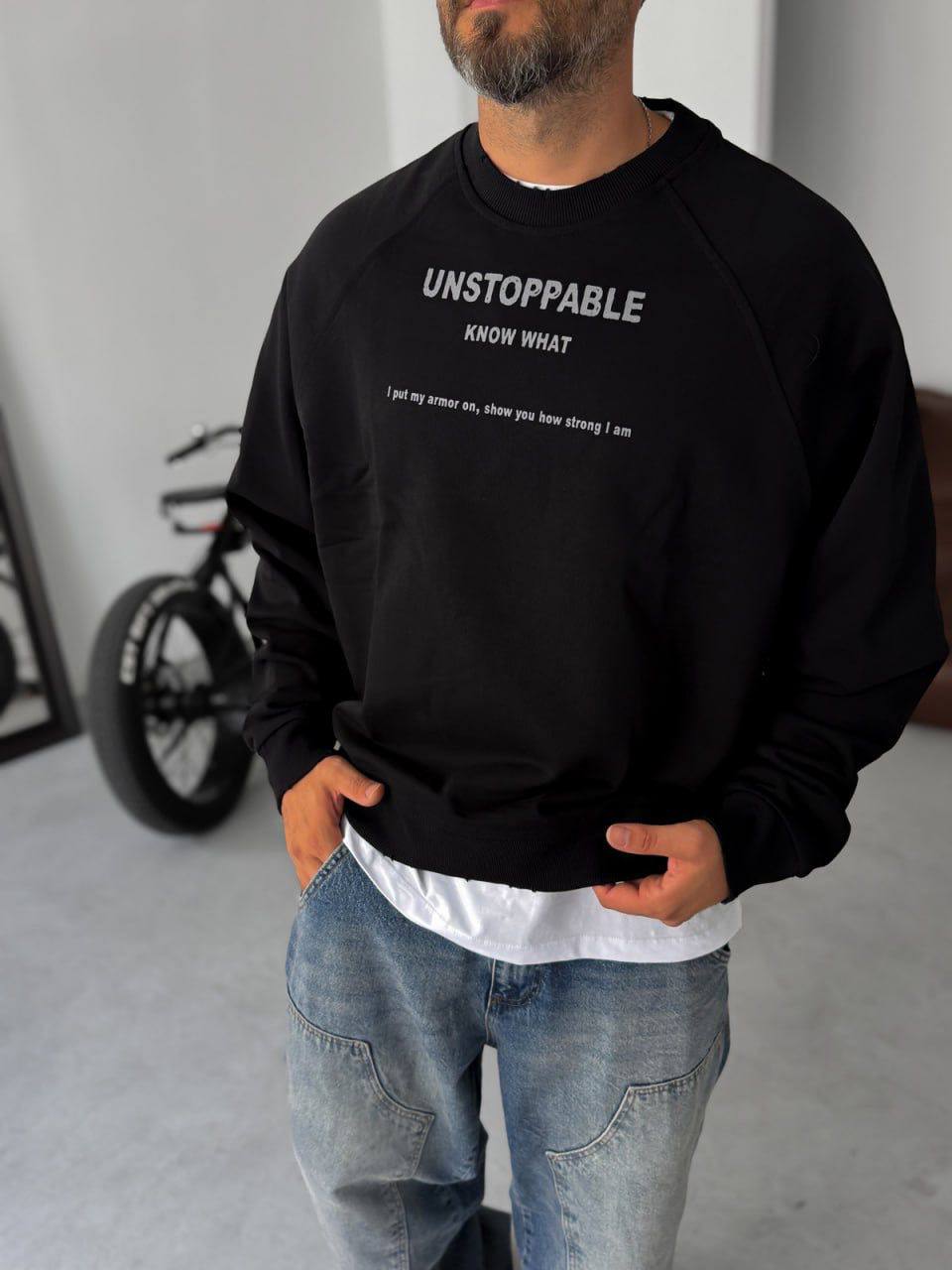 Sudadera con letras "Unstoppable"