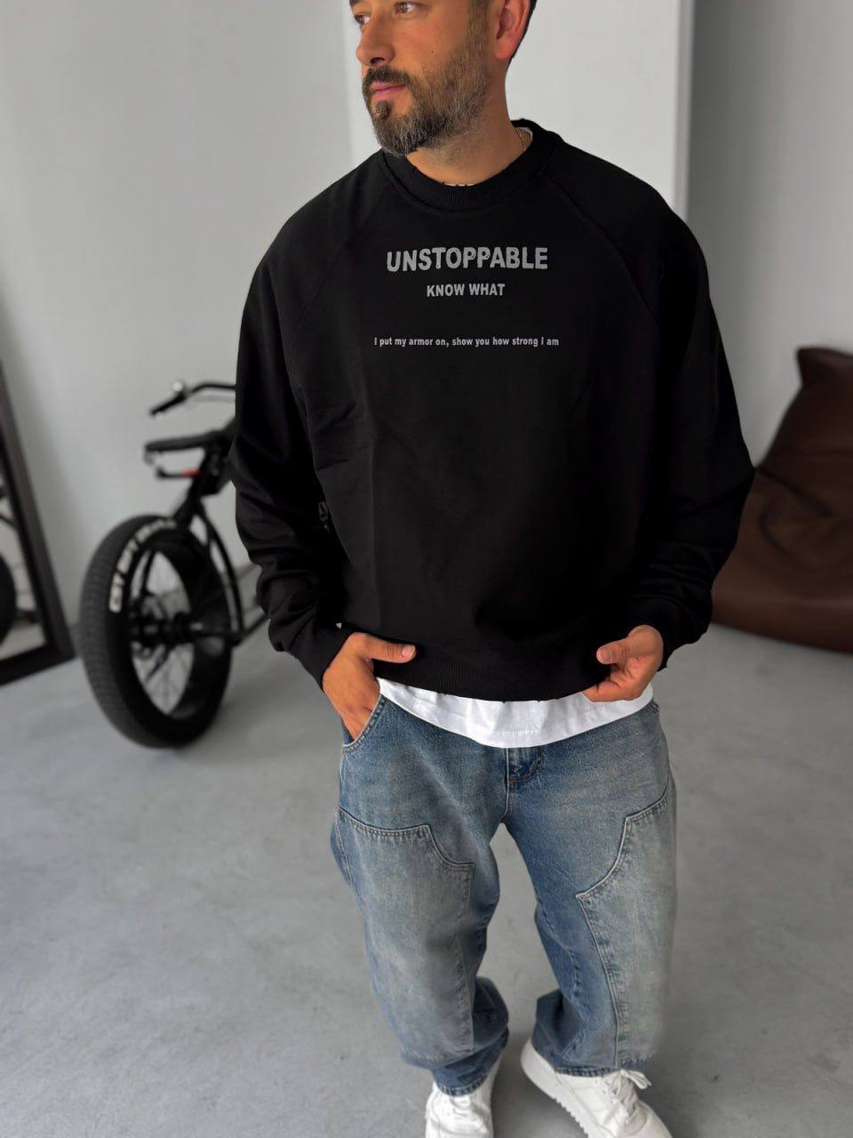 Sudadera con letras "Unstoppable"