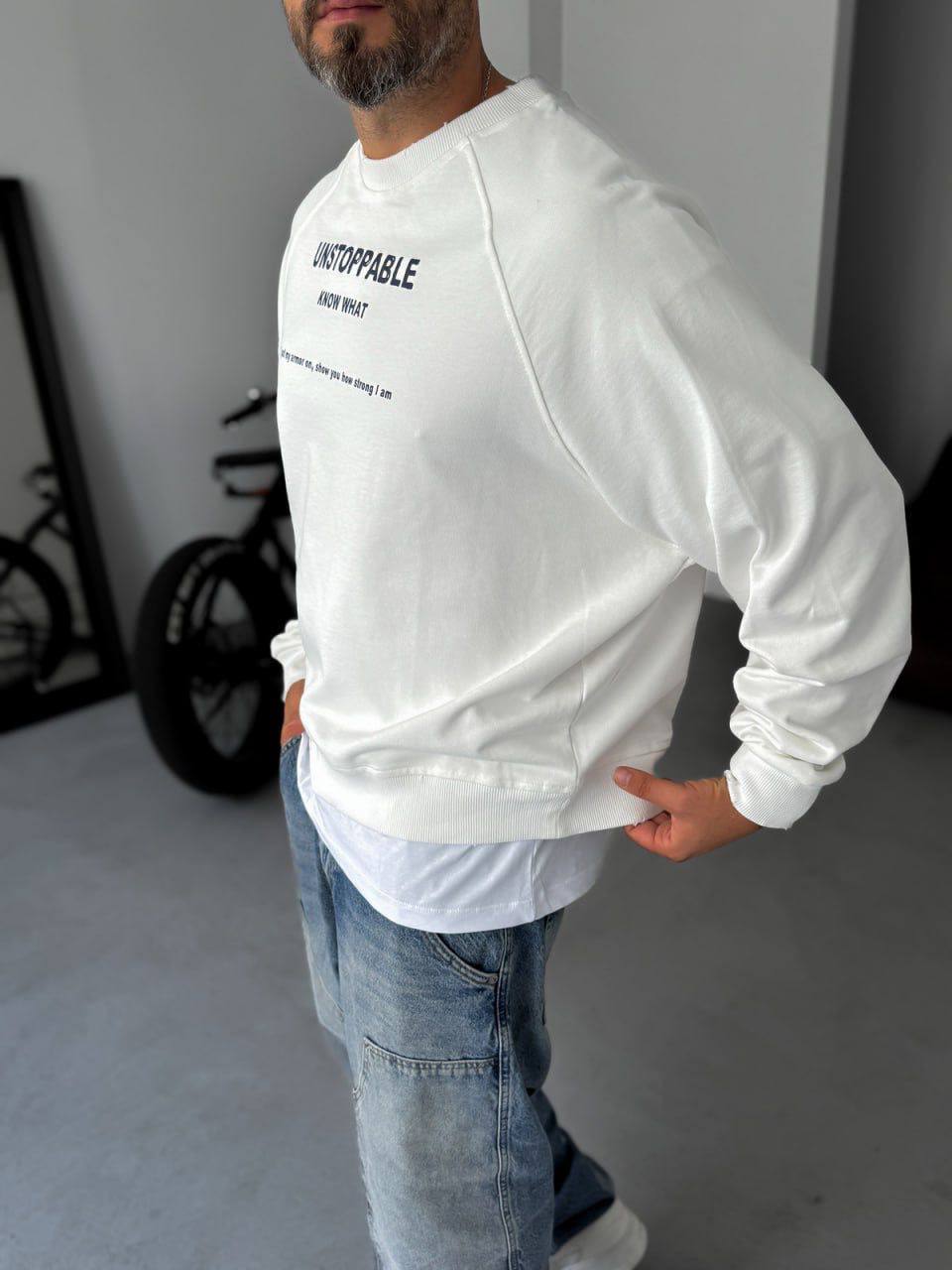 Sudadera con letras "Unstoppable"