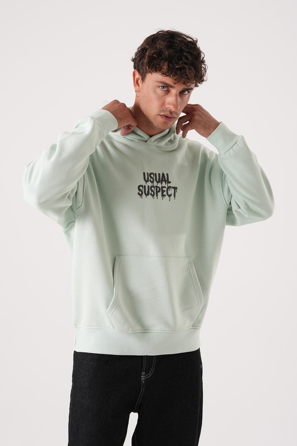 Sudadera con capucha gráfica "Sospechosos Habituales" - Sudadera oversize unisex