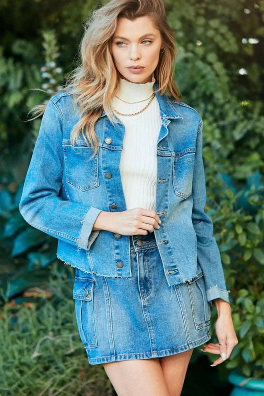 Camisas Trendsi Chaqueta de mezclilla para mujer, chaqueta de jean de uso diario con botones y dobladillo deshilachado