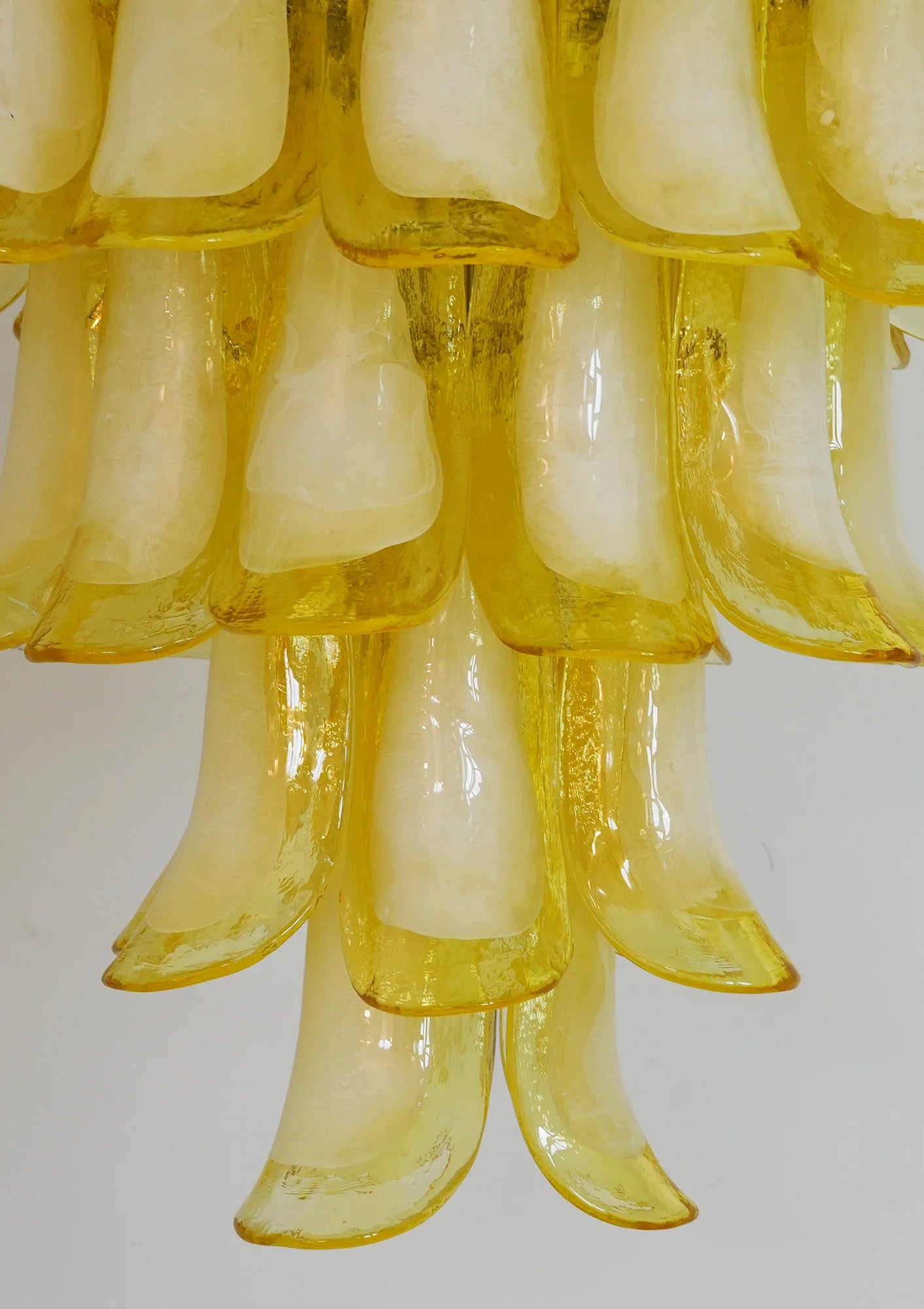Lámpara de araña con pétalos de cristal de Murano color caramelo, estilo vintage