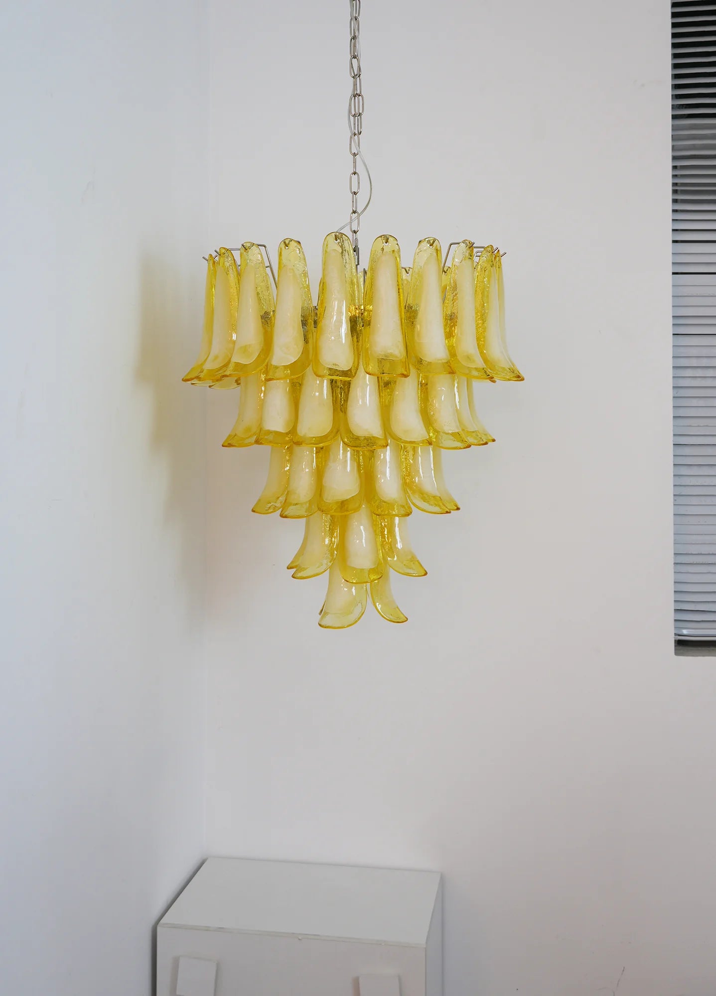 Lámpara de araña con pétalos de cristal de Murano color caramelo, estilo vintage