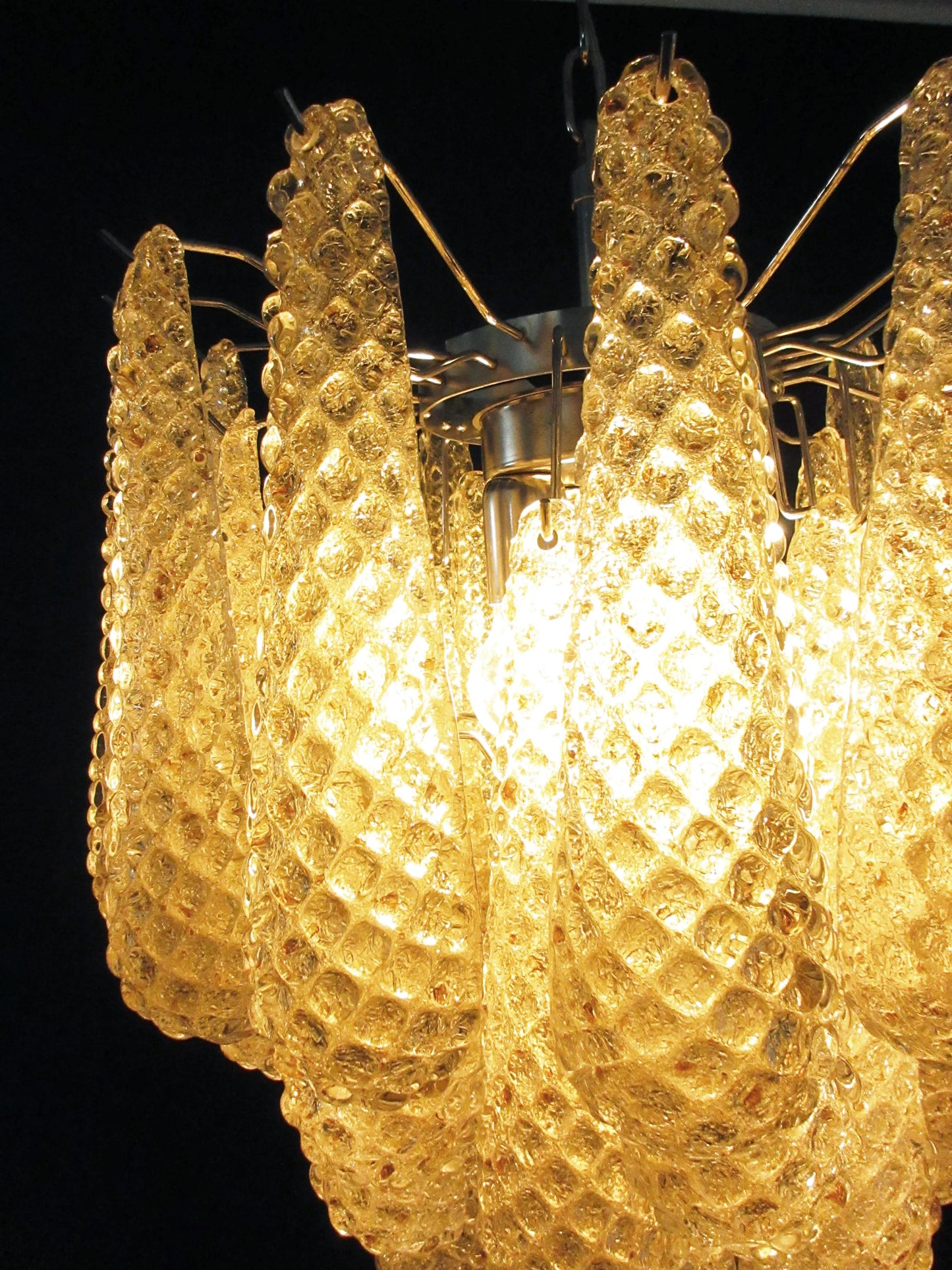 Lámpara de araña con pétalos de cristal de Murano color ámbar vintage