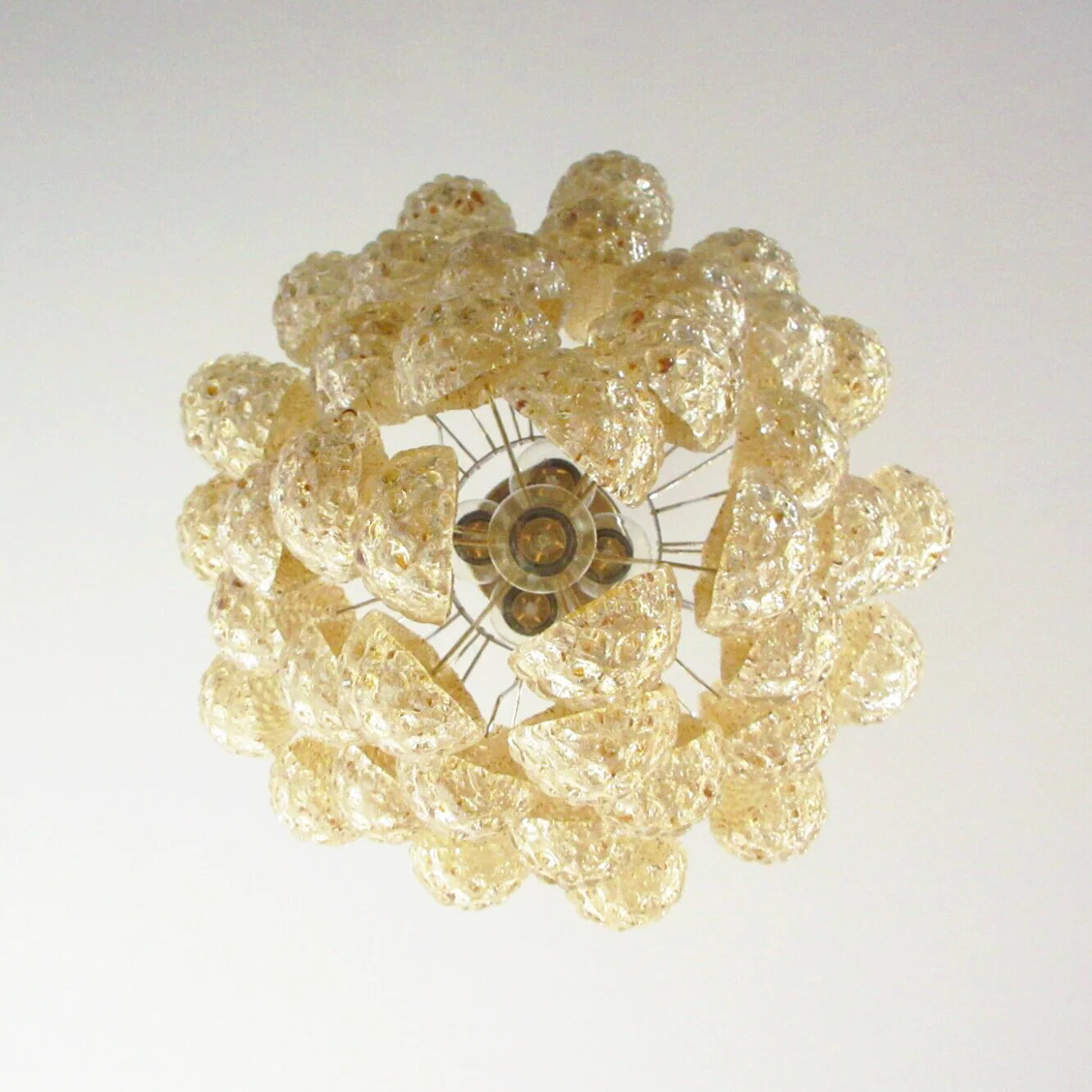 Lámpara de araña con pétalos de cristal de Murano color ámbar vintage