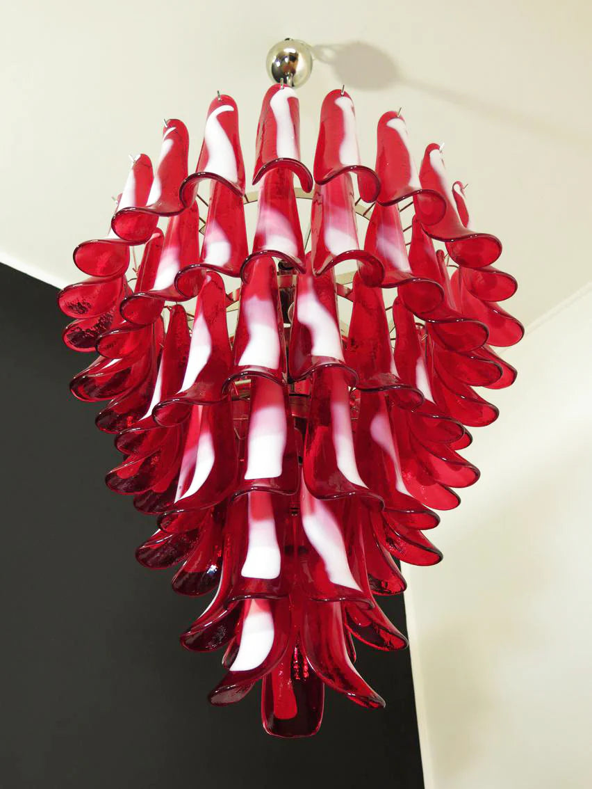 Lámpara de araña con pétalos de cristal de Murano rojo vintage