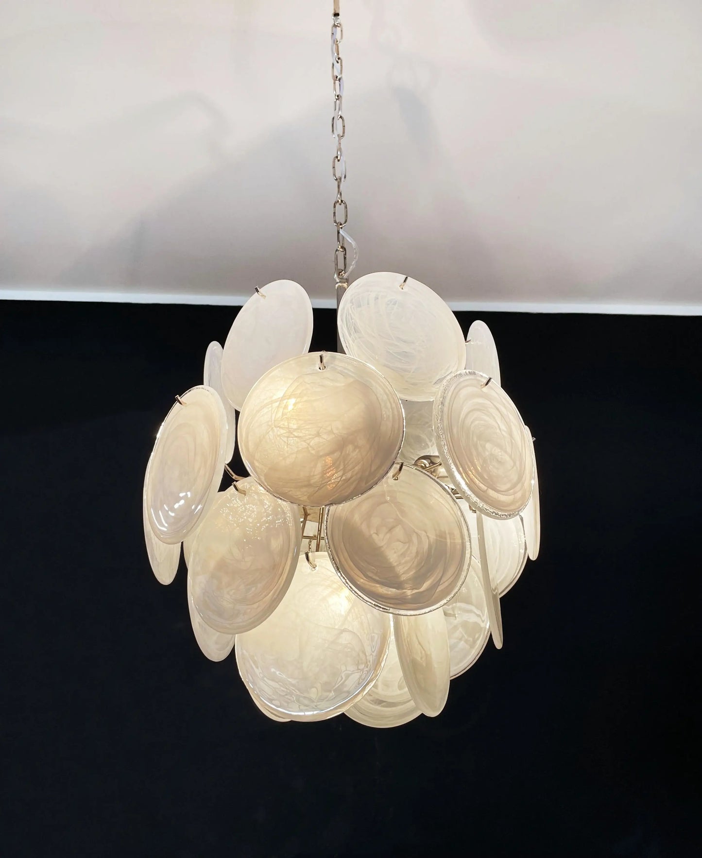 Lámpara de araña con discos de cristal blanco de Murano vintage
