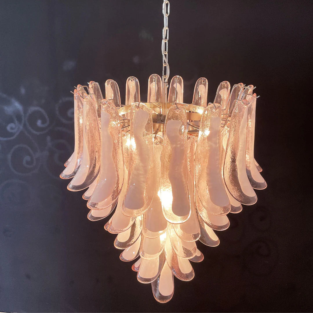 Lámpara de araña vintage con pétalos de cristal de Murano rosa