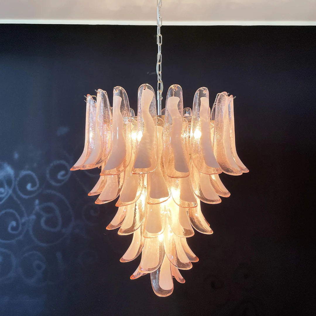 Lámpara de araña vintage con pétalos de cristal de Murano rosa