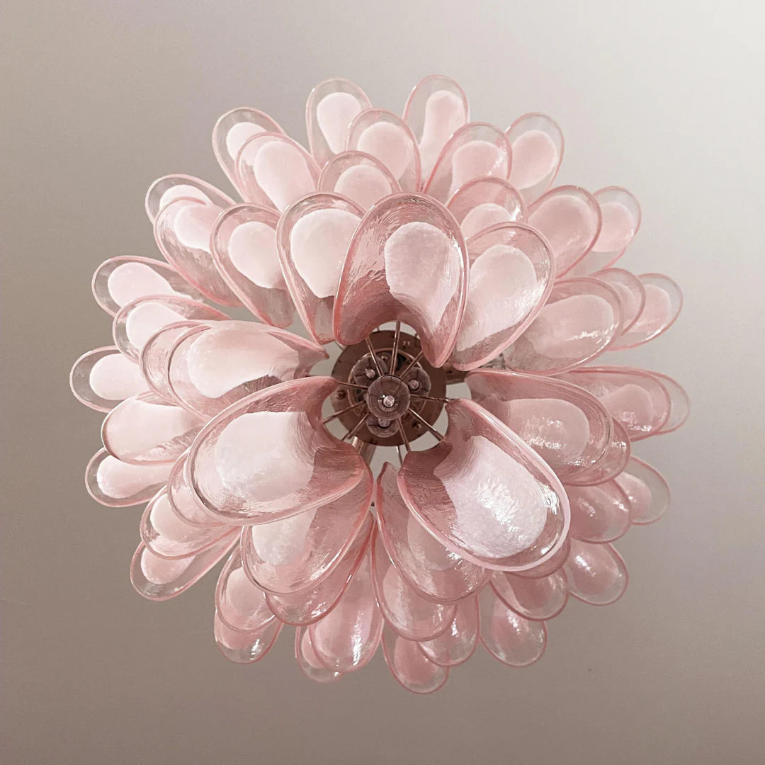 Lámpara de araña vintage con pétalos de cristal de Murano rosa