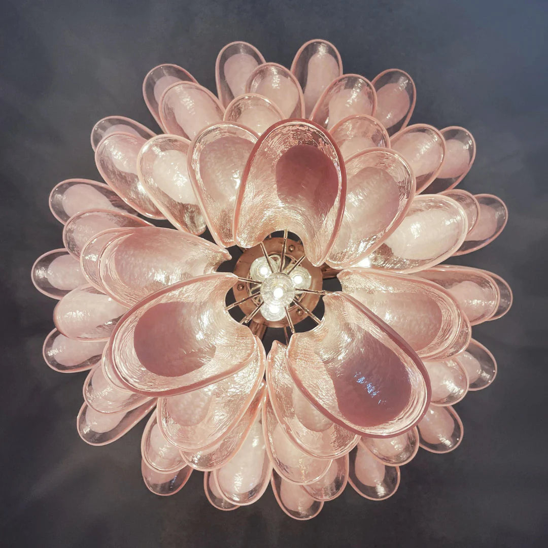 Lámpara de araña vintage con pétalos de cristal de Murano rosa