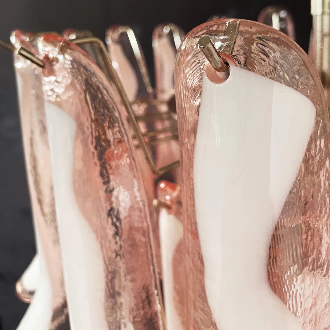 Lámpara de araña vintage con pétalos de cristal de Murano rosa